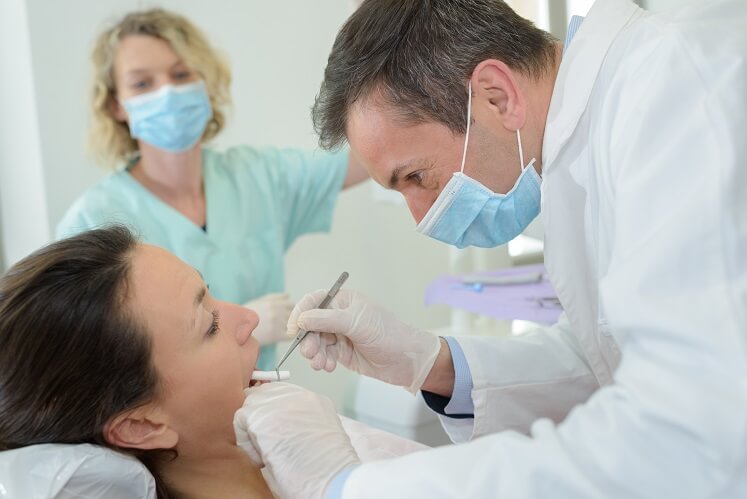 בדיקת שיניים לפני ציפוי חרסינה