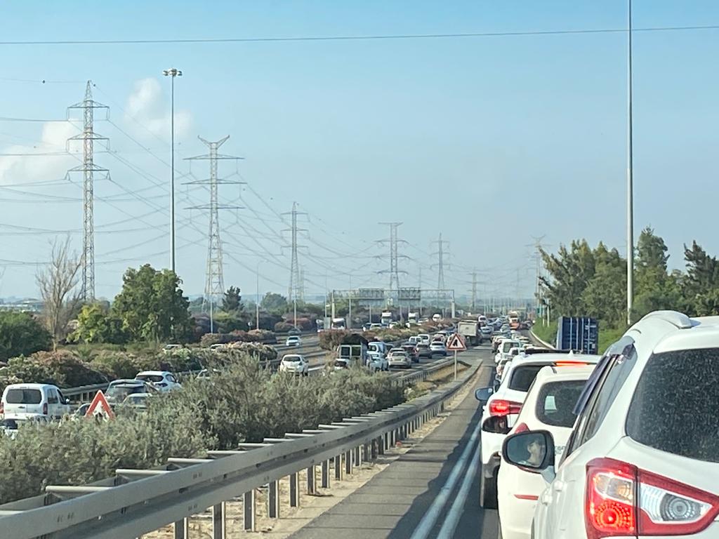 עומסים כבדים ביציאה מאשדוד. צילום: עופר אשטוקר