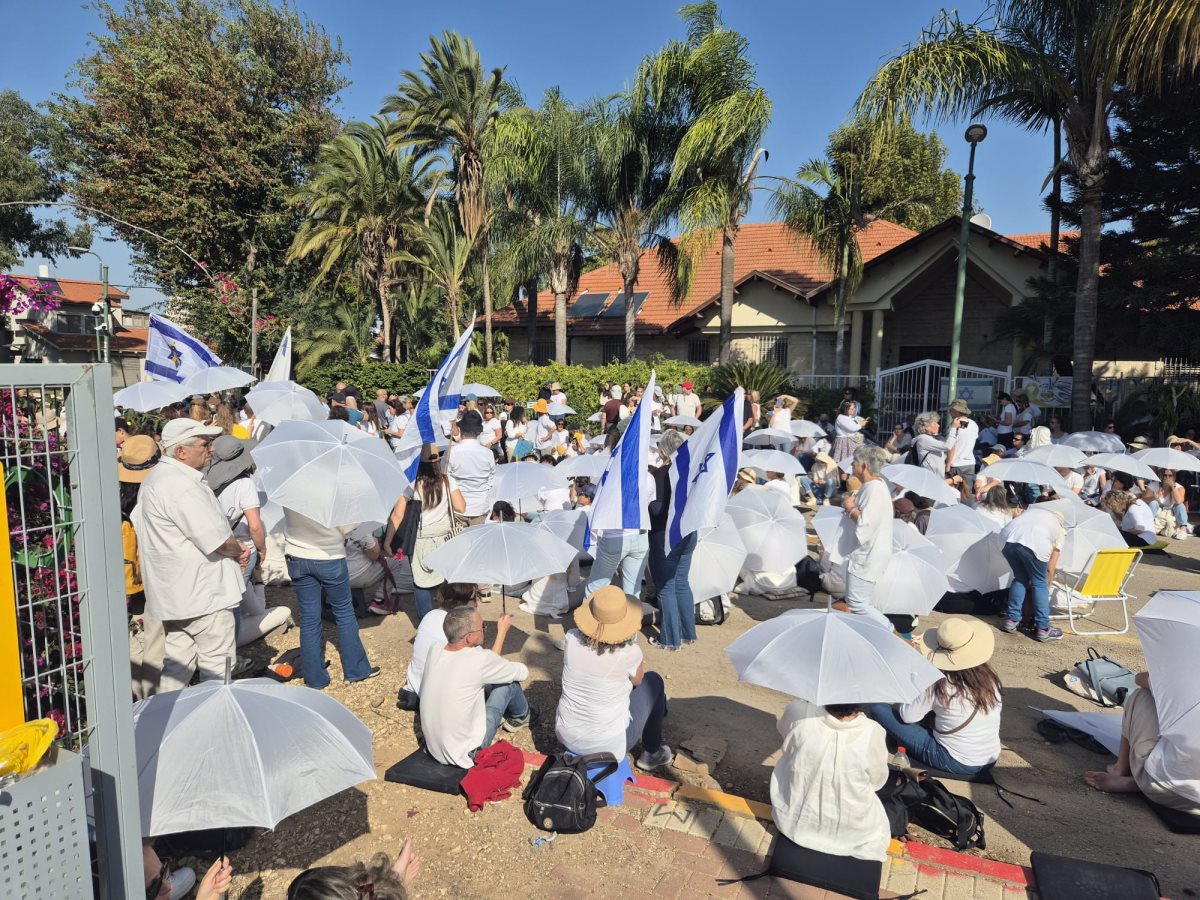 משפחת וינקרט ותומכים בכפר אחים 